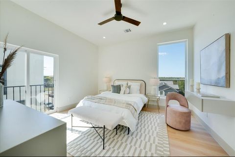 Tiny photo for 512 N Lancaster Street, Dallas, TX 75203 (MLS # 20968744)