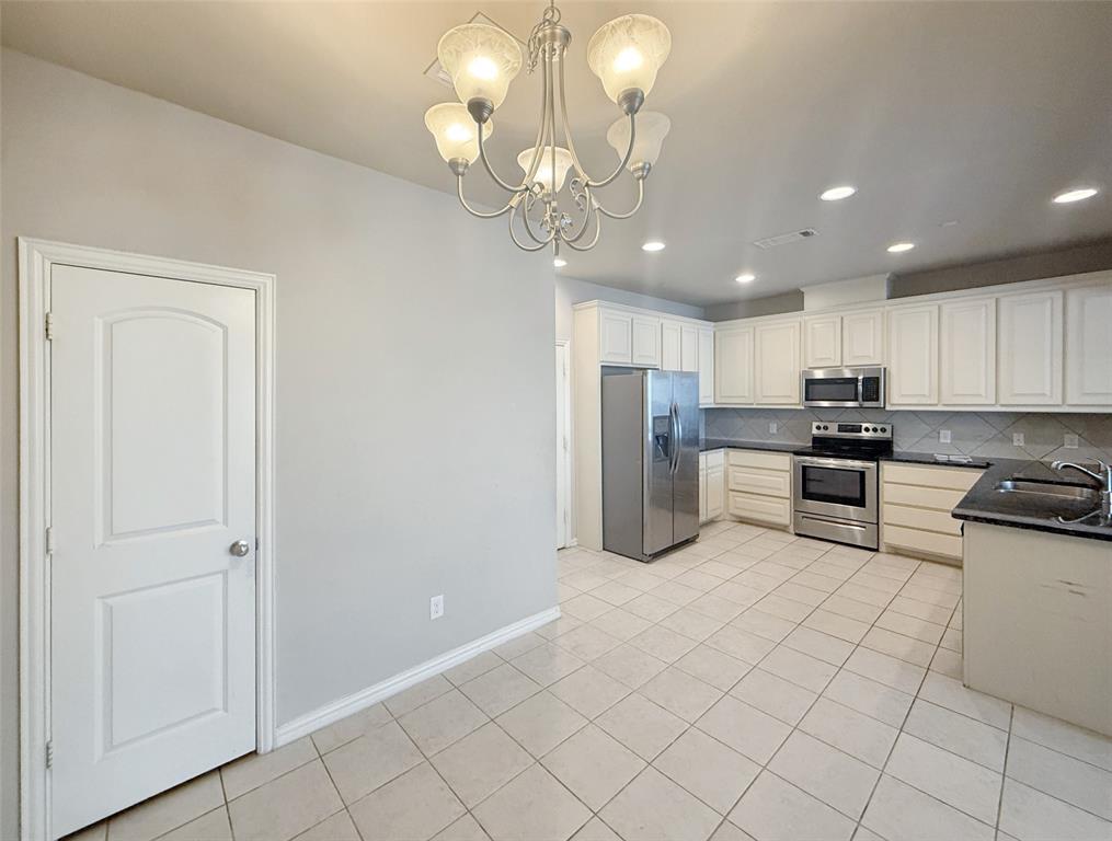 LAKE RIDGE TOWN HOMES - Residential Lease