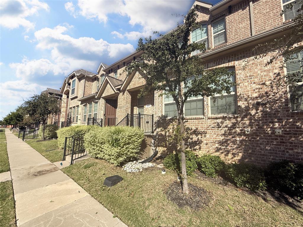 LAKE RIDGE TOWN HOMES - Residential Lease