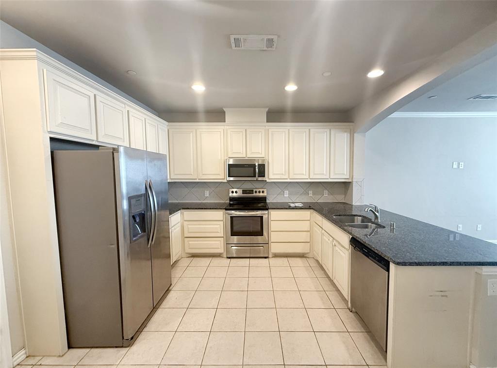 LAKE RIDGE TOWN HOMES - Residential Lease