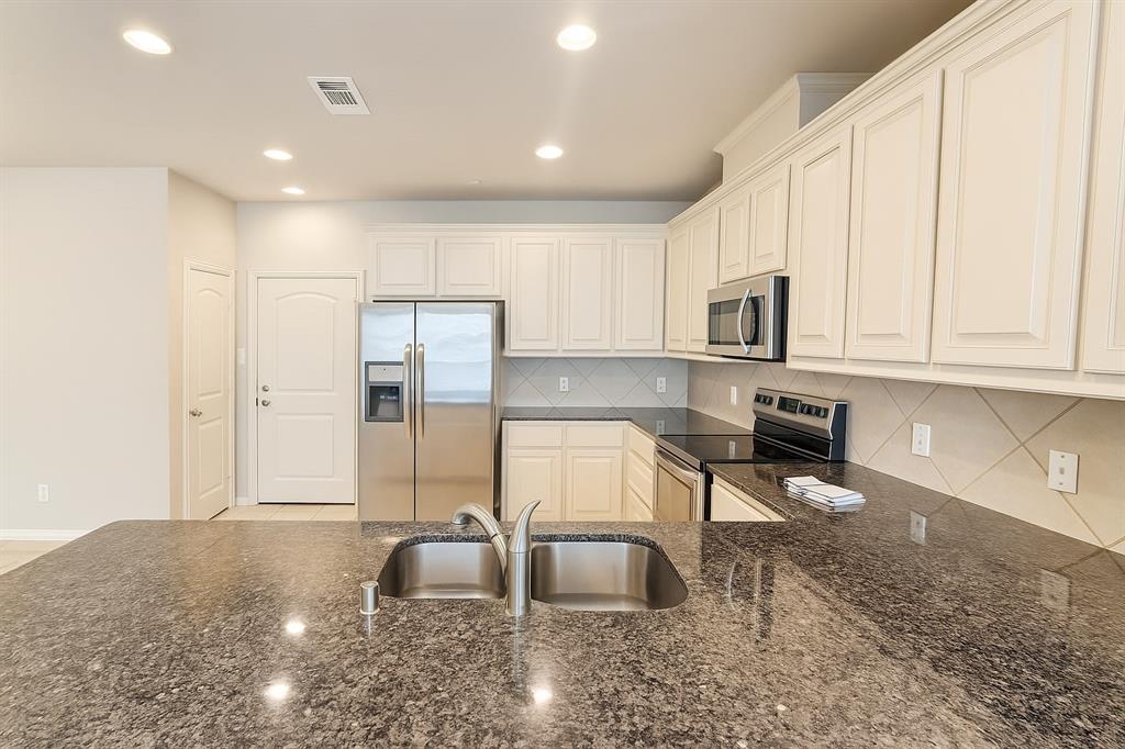 LAKE RIDGE TOWN HOMES - Residential Lease