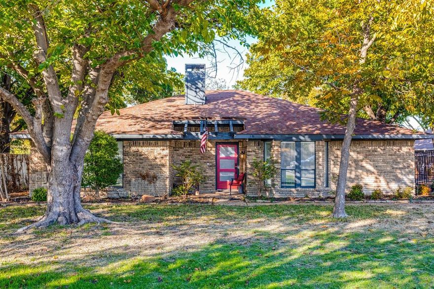 Beautifully updated home in established North Dallas neighborhood with Plano ISD schools. You'll find hardwoods and recessed lighting throughout living areas with an elegant stone fireplace to wow your guests. The kitchen features dual color cabinets with granite countertops, large island, SS appliances, and a walk in pantry. There are two spacious living rooms on either side of the kitchen as well as two dining areas. The fans, light fixtures and windows have been updated. The restrooms have been updated with upgraded tile and granite countertops. The primary bathroom has a large soaking tub and walk in closets. The driveway features a wrought iron electric fence leading into the backyard. Garage was converted from a 2 car garage to a 1 car garage to create a 4th bedroom.