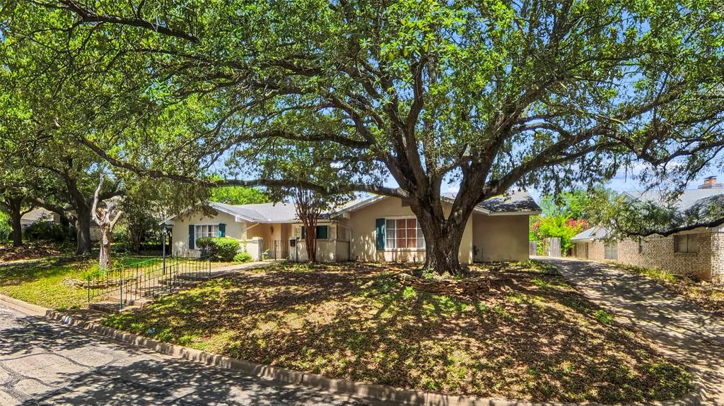 2641 Woodmont Circle