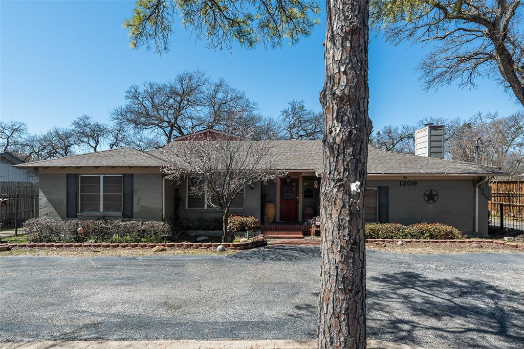 1209 N Macarthur Boulevard