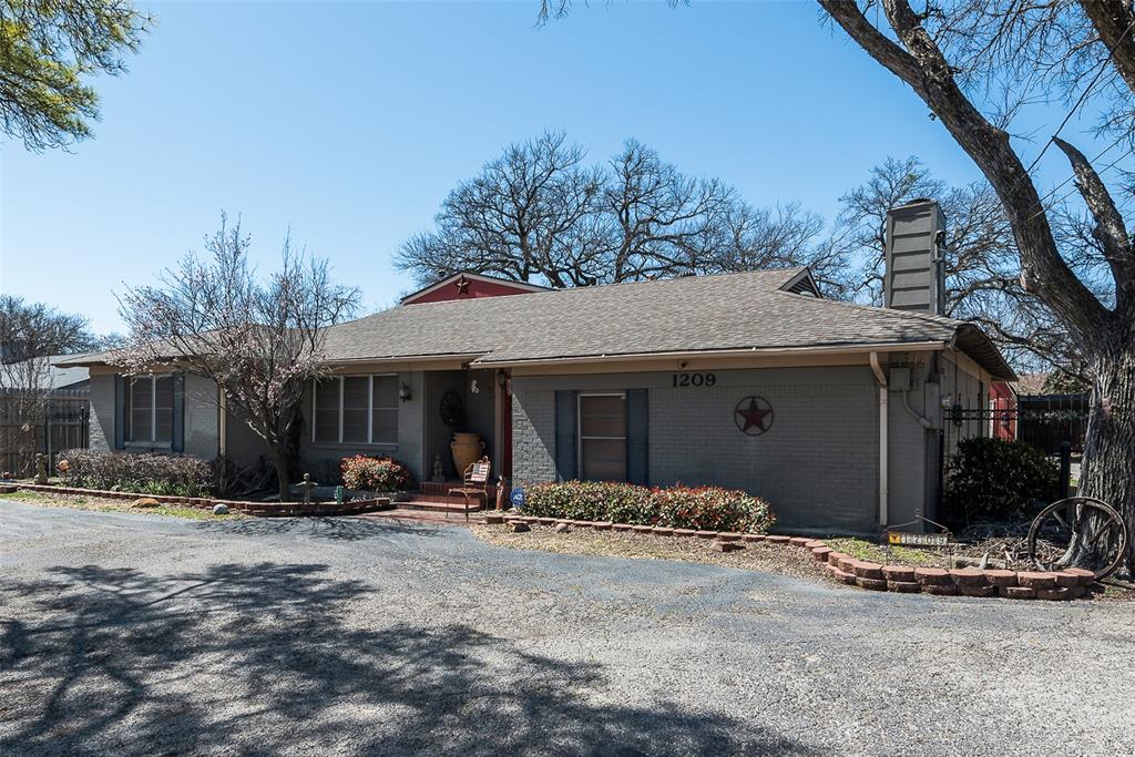 1209 N Macarthur Boulevard