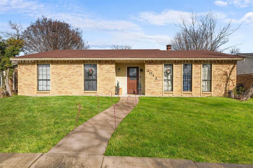 Welcome to 3013 Villa del Sur Trail, This home offers 3 bd 2 baths located in the established Briarwood Estates neighborhood. This property features an open layout, a large living room with a brick fireplace, and a bright kitchen. The generous backyard is ideal for BBQs and entertaining. Conveniently located near highways, schools, parks, dining, and shopping.