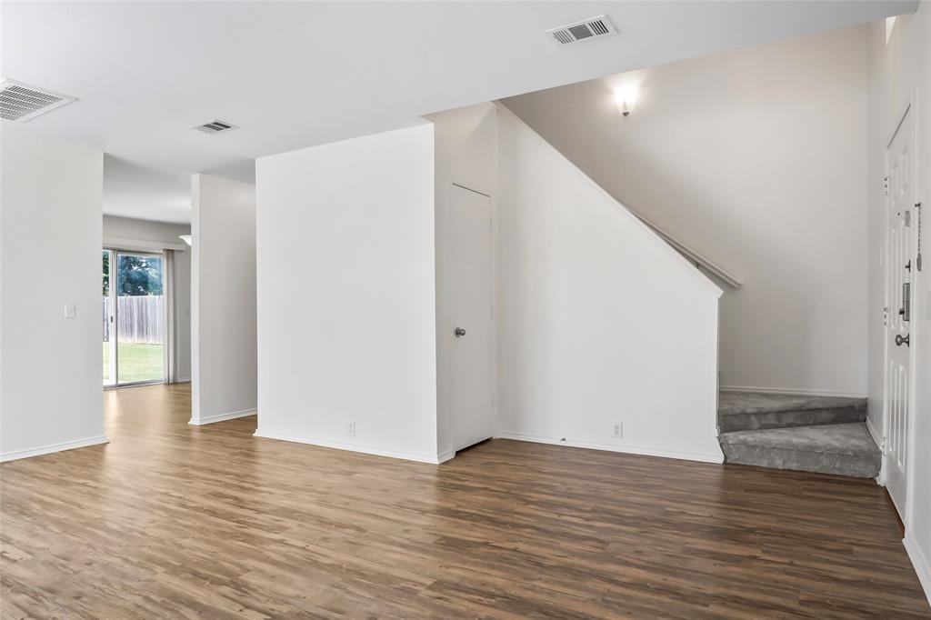 1816 Two Hawks Drive