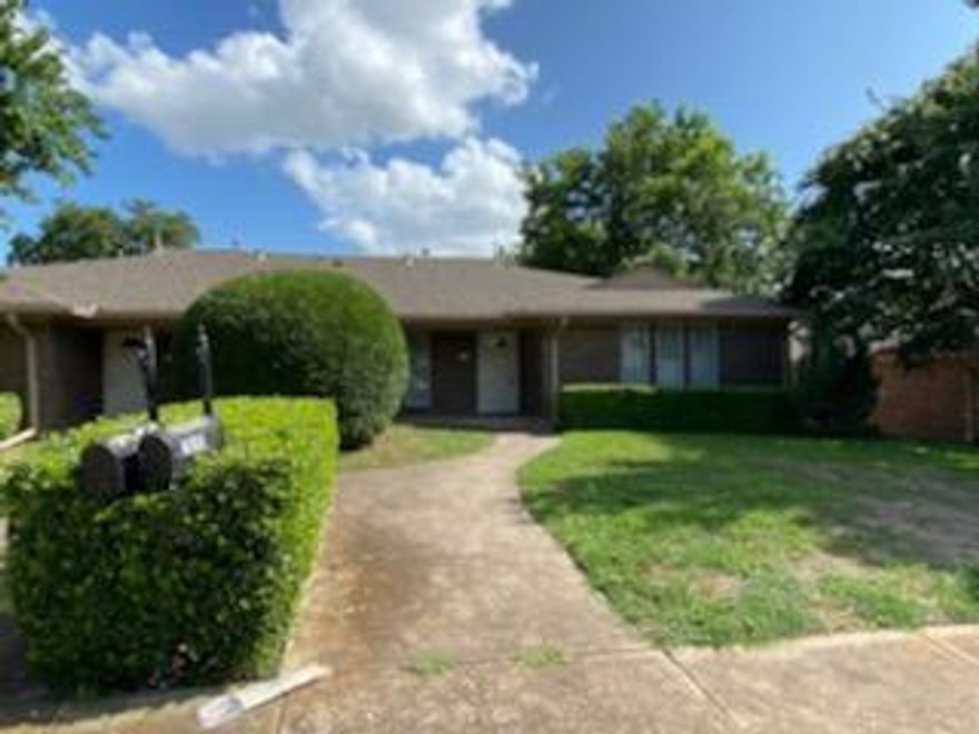 Great two bedroom, 2 large living areas, formal dining and screened sunroom.  Granite counters, ceramic tile, walk in closet.  Convenient location near restaurants and shopping.  Fenced yard, 2 car garage.
