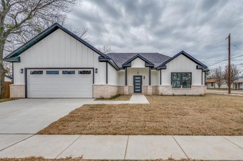 A home in Crowley