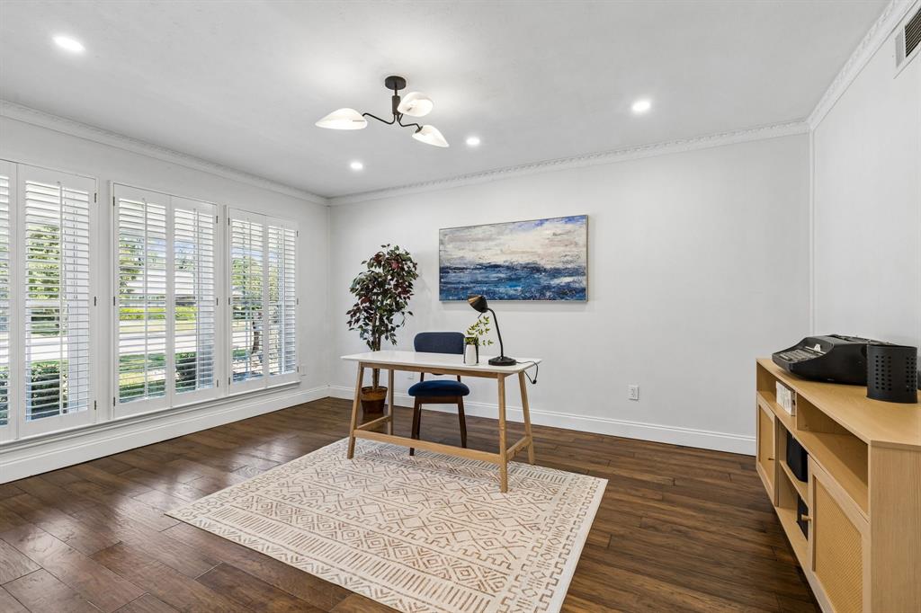 7148 Roundrock Road