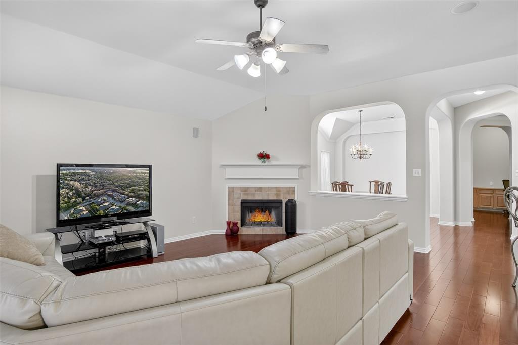1410 Oxbow Drive