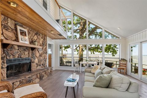 Photo of 513 Winding Shore Drive, Tool, TX 75143 (MLS # 21237882)