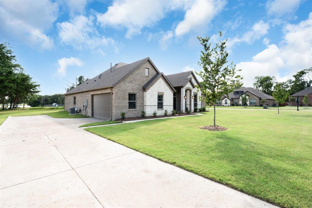 106 Lakeview Drive