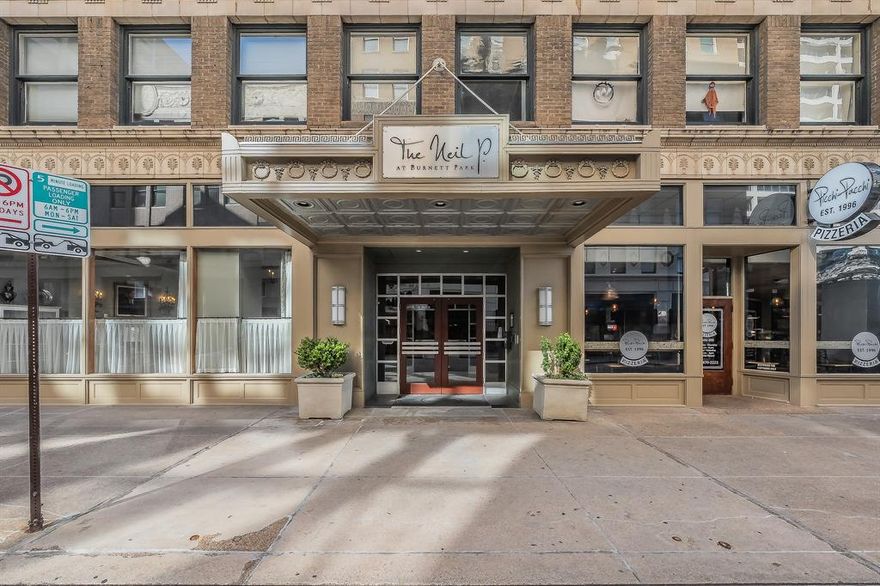 Downtown Fort Worth condominium featuring an open-concept layout with floor-to-ceiling windows and city views. The kitchen opens to the living area, ideal for everyday living and entertaining. Secure building with convenient access to Sundance Square, dining, entertainment, and cultural venues. Perfect for a low-maintenance urban lifestyle.