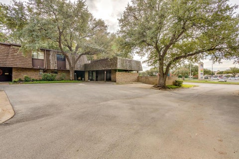 Photo of 3025 Hulen Court, Fort Worth, TX 76109 (MLS # 21422170)
