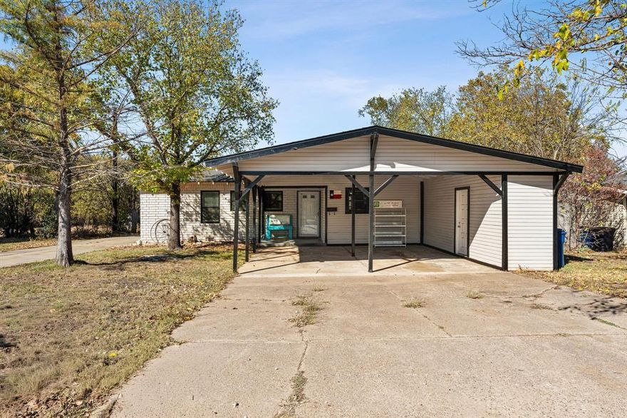 Welcome to 1104 Elizabeth Blvd! It comes with 3 bedrooms, 1.5 bathrooms, and a covered 2-car carport. This adorable home is just minutes from the Historic Granbury Square, close to schools and City Park. Updates include NEW windows, NEW roof including brand NEW decking and fresh paint throughout interior and exterior! This property also includes a HUGE 40x16 detached shop, RV storage, garage or man cave… Call it what you'd like! This workshop has a an automatic garage door and electrical throughout. This property is a hidden gem and a MUST SEE! Schedule your showing today!