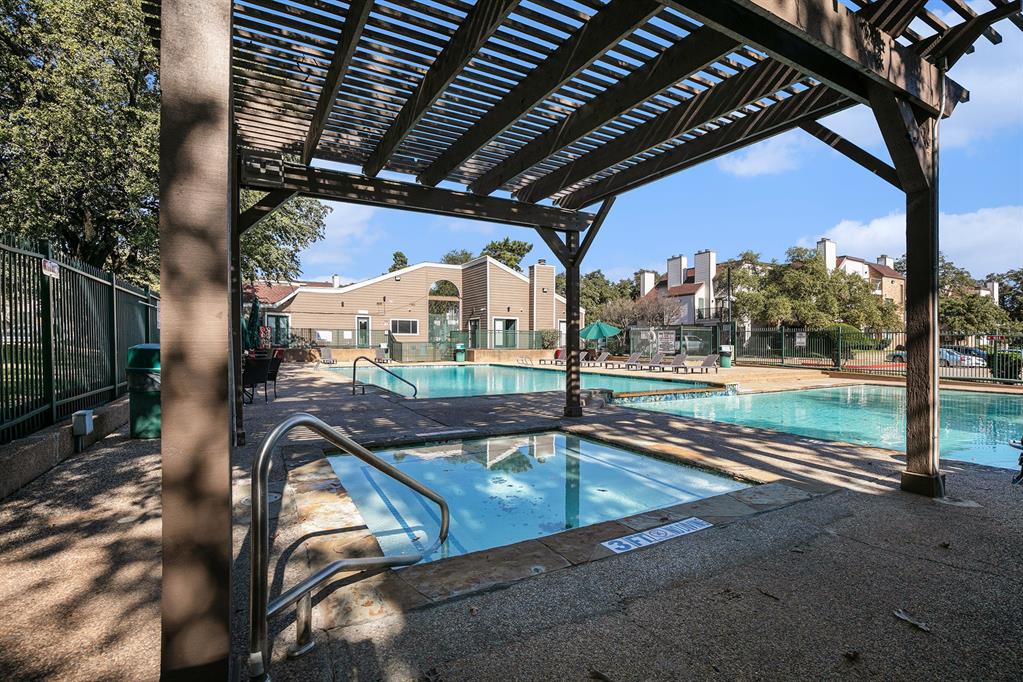 Arlington Oaks Condo - Residential