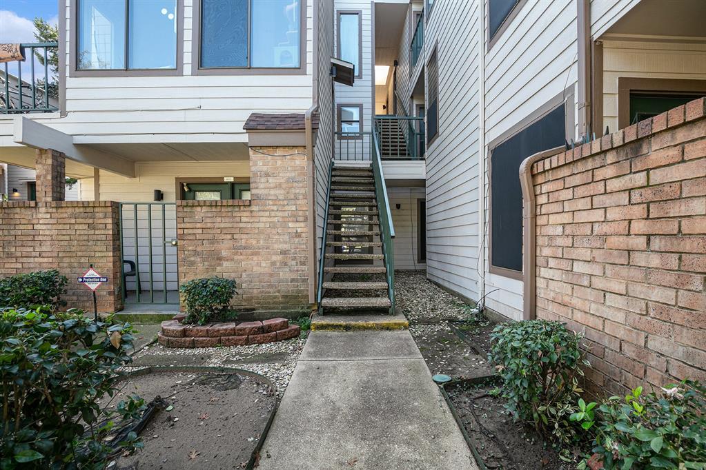 Arlington Oaks Condo - Residential