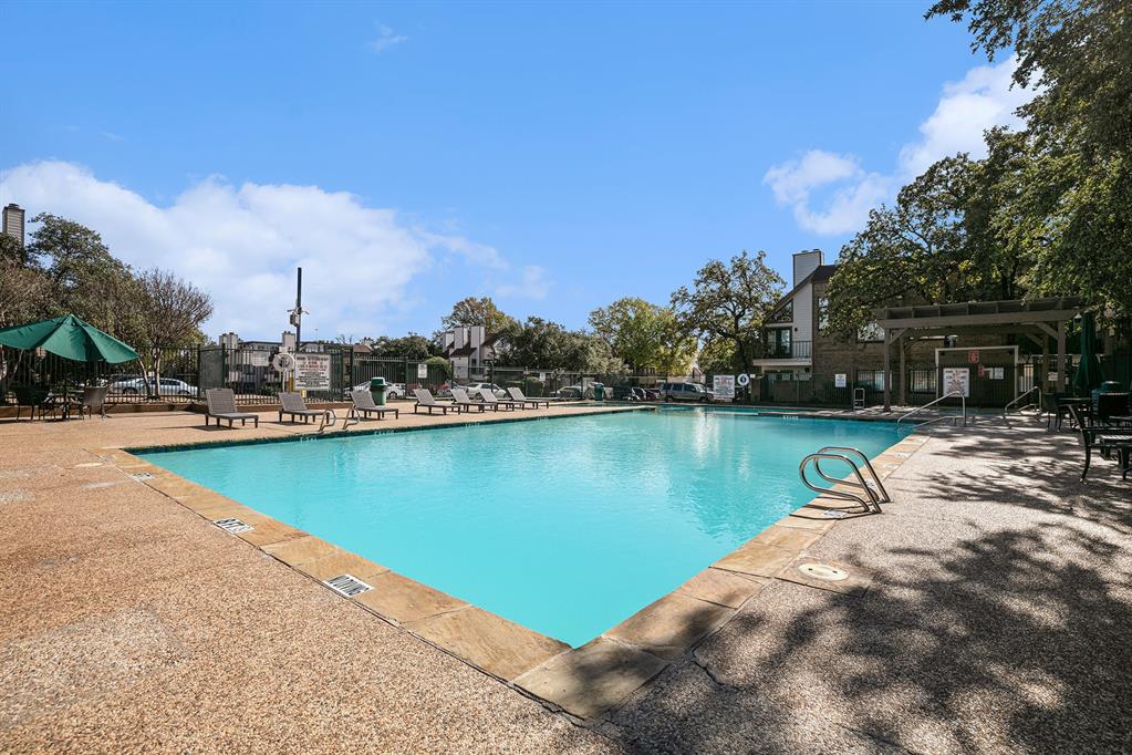 Arlington Oaks Condo - Residential