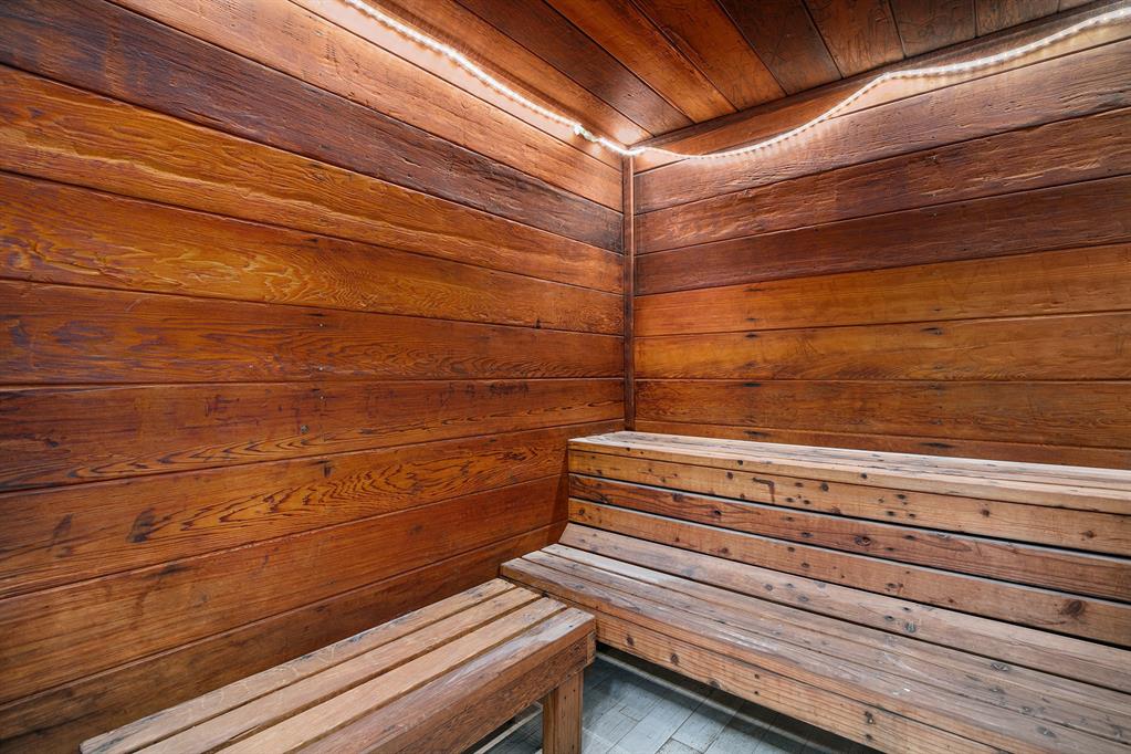 Arlington Oaks Condo - Residential