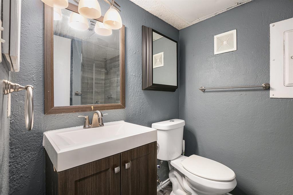 Arlington Oaks Condo - Residential