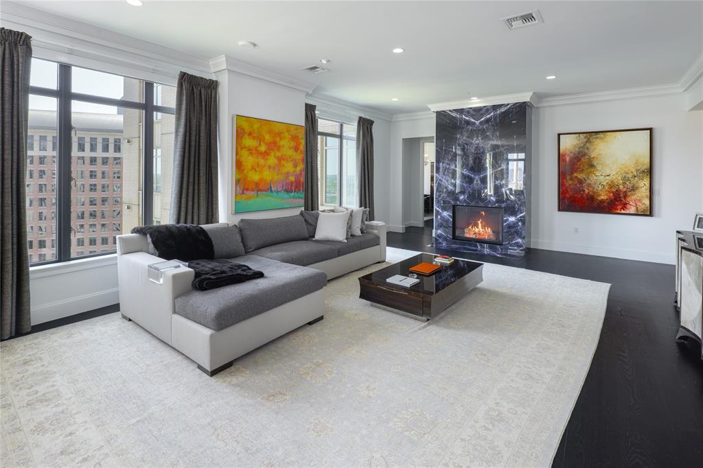 Ritz-Carlton Residences 1 - Residential