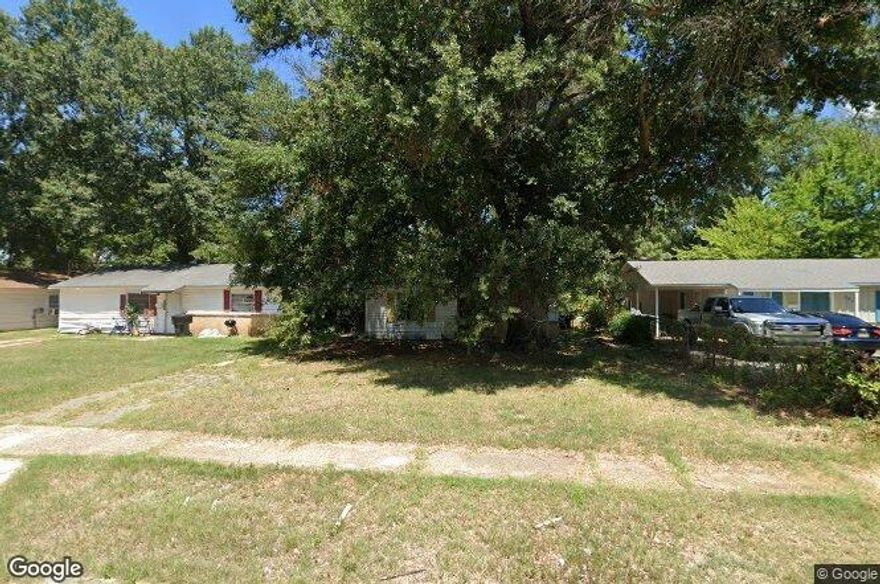 Tenant Occupied Investment Property. $650 monthly rent
Can be bought in a package of 16 or Individual