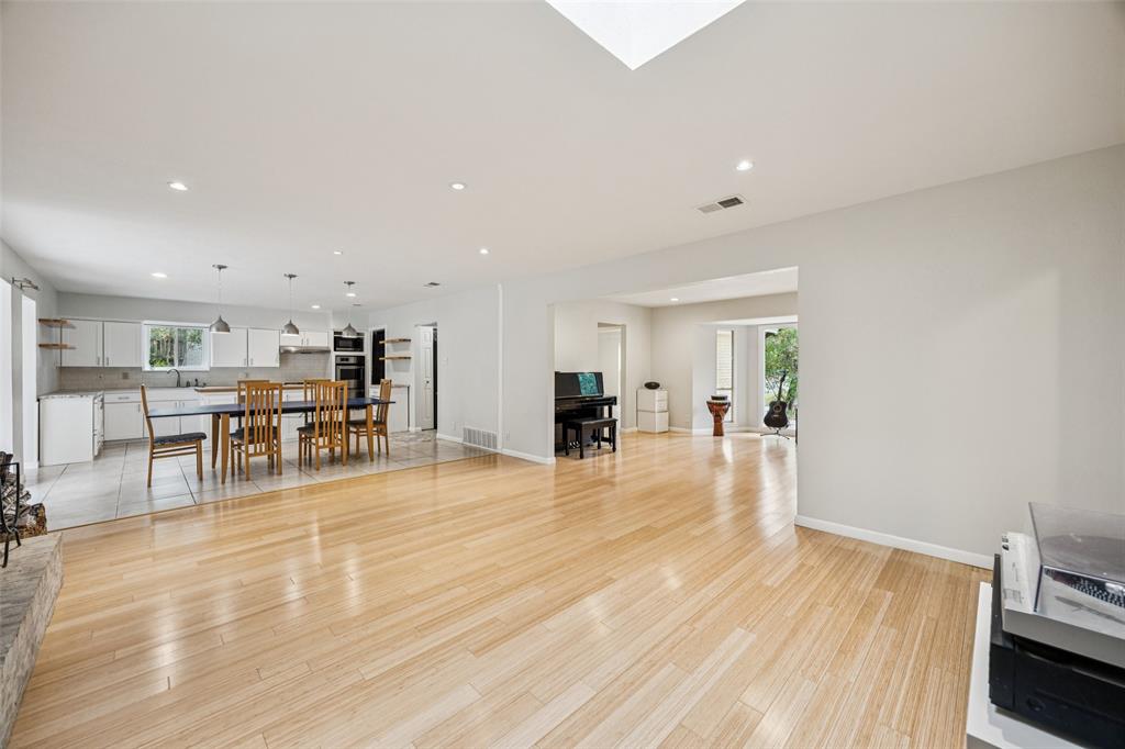 809 Valley Oaks Lane