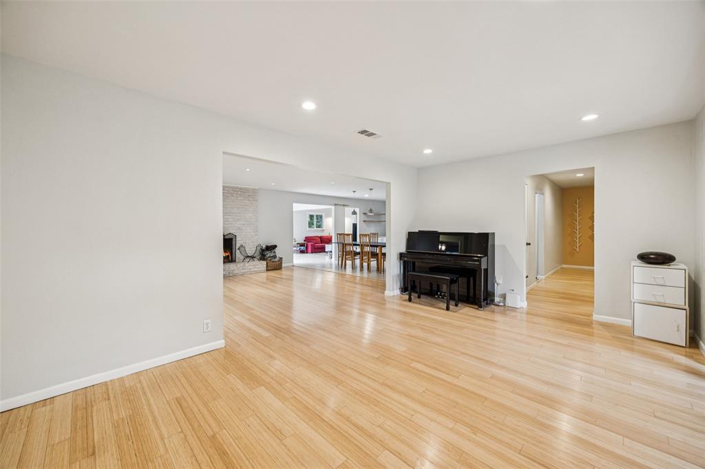 809 Valley Oaks Lane