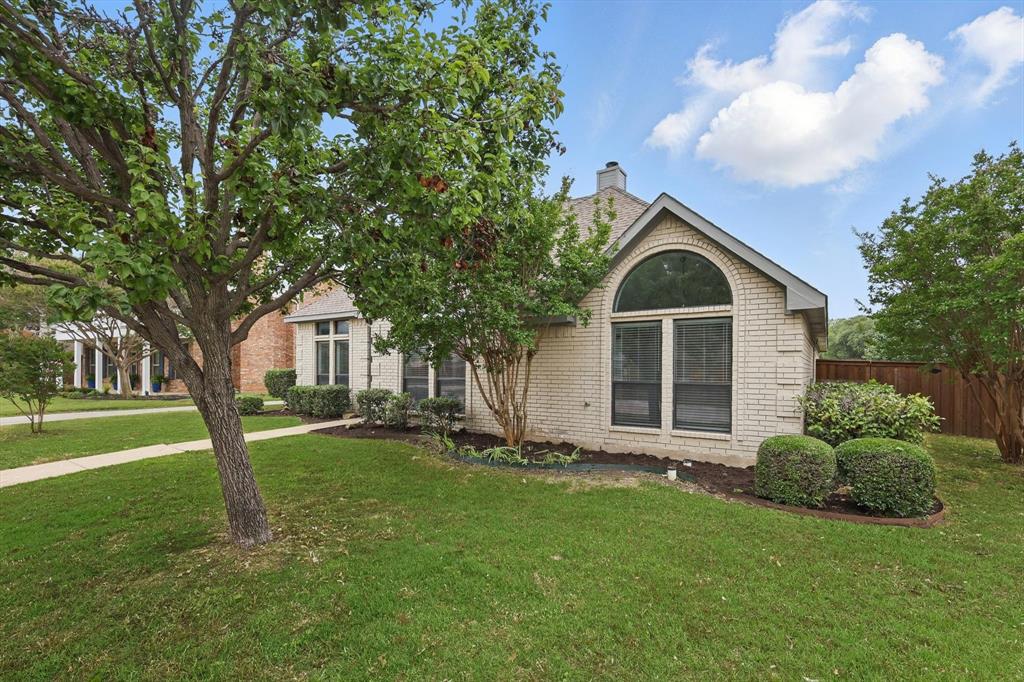 501 Meadowood Lane