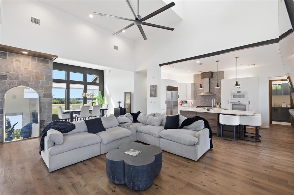 211 Hunter Pass