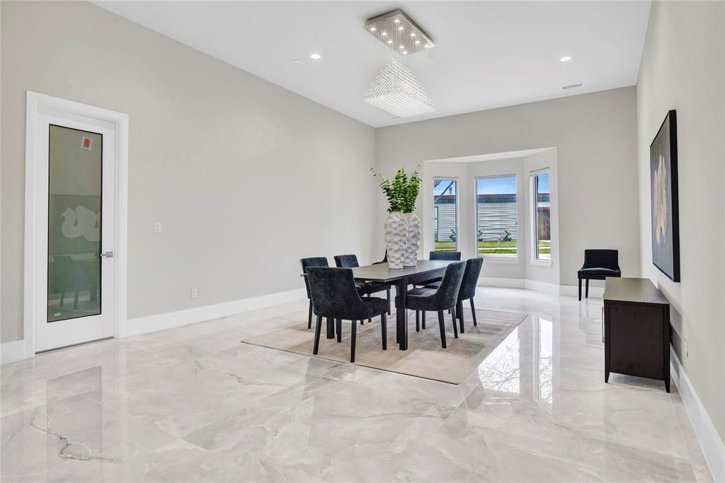 The Peninsula - Residential