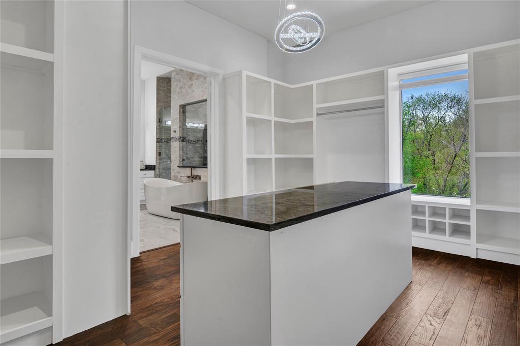 The Peninsula - Residential