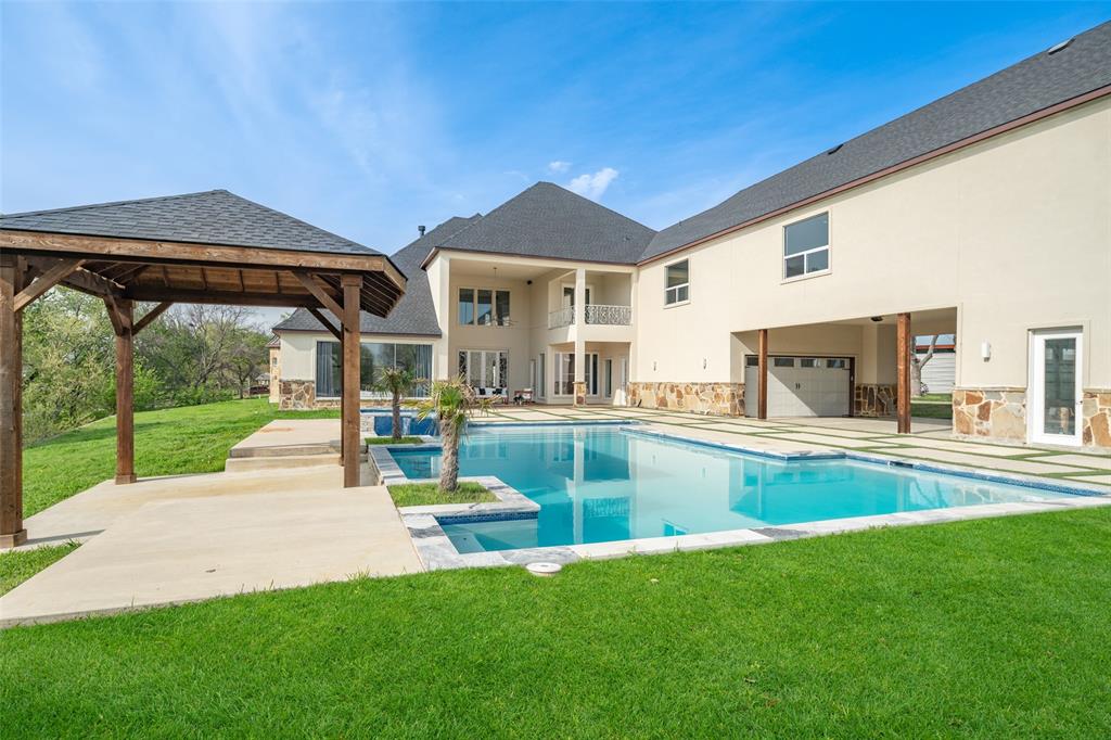 The Peninsula - Residential