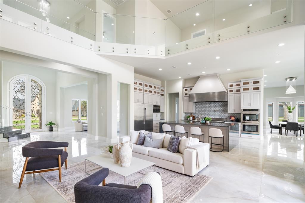 The Peninsula - Residential