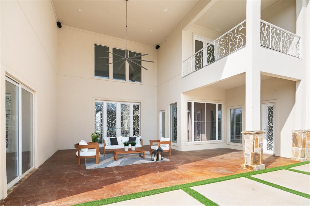 The Peninsula - Residential