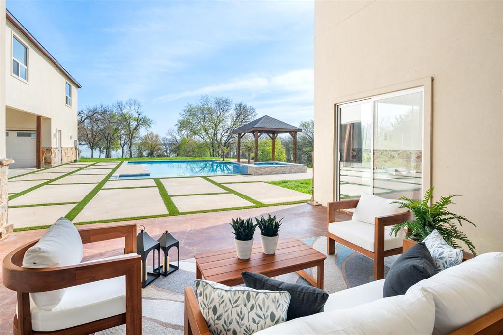 The Peninsula - Residential