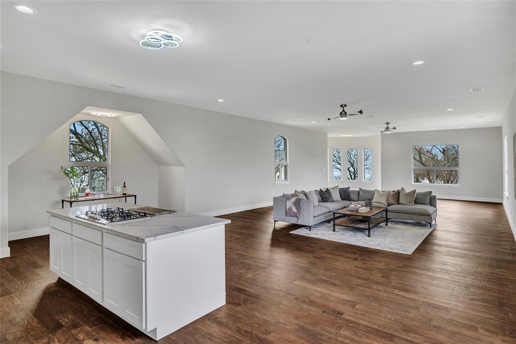 The Peninsula - Residential