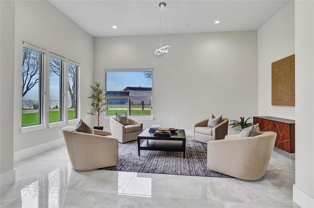 The Peninsula - Residential