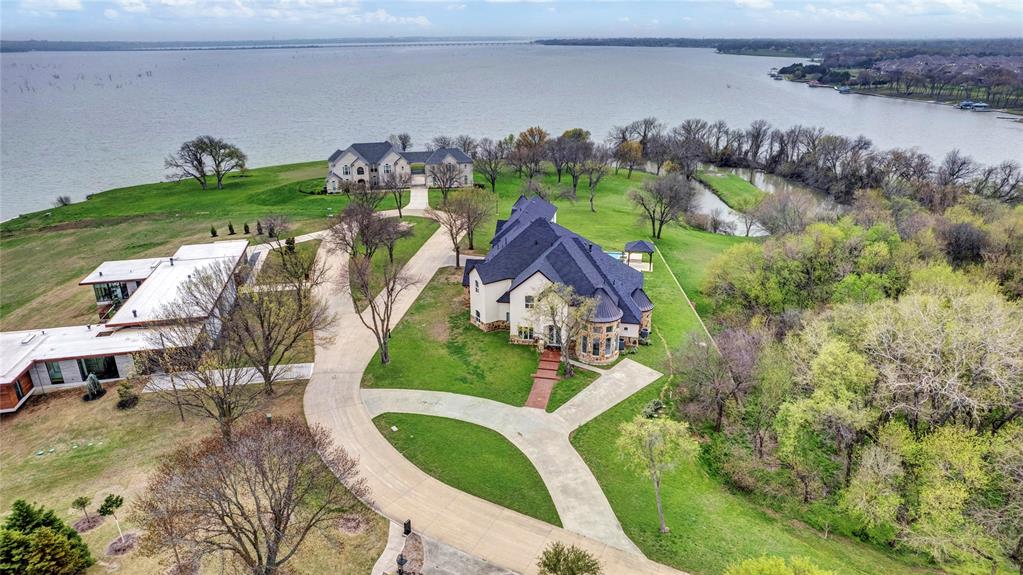 The Peninsula - Residential