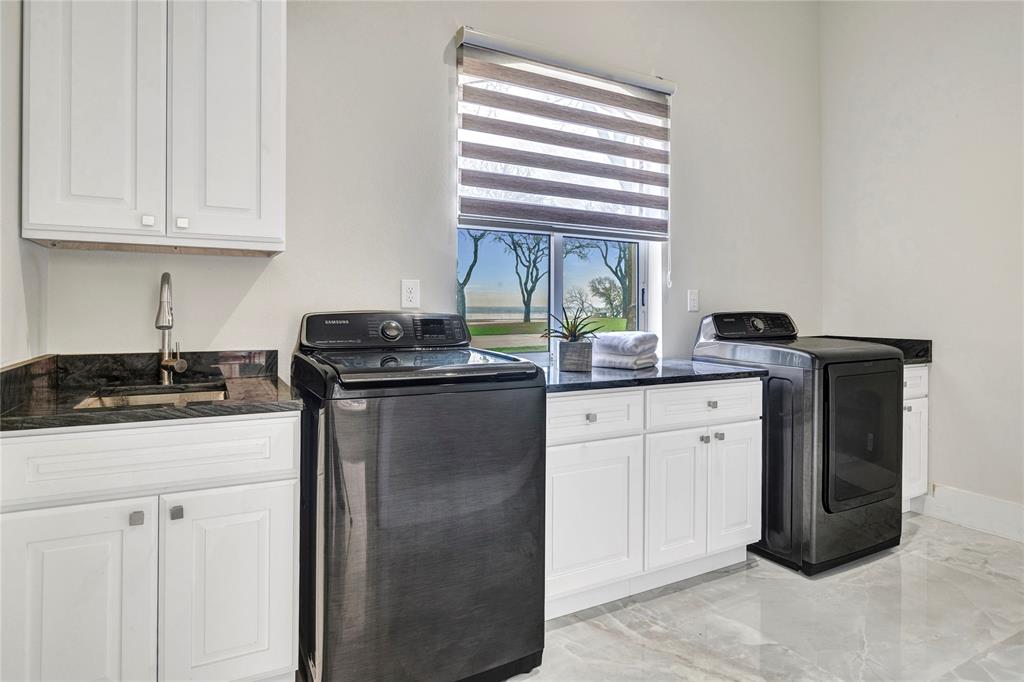 The Peninsula - Residential