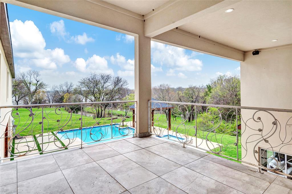 The Peninsula - Residential