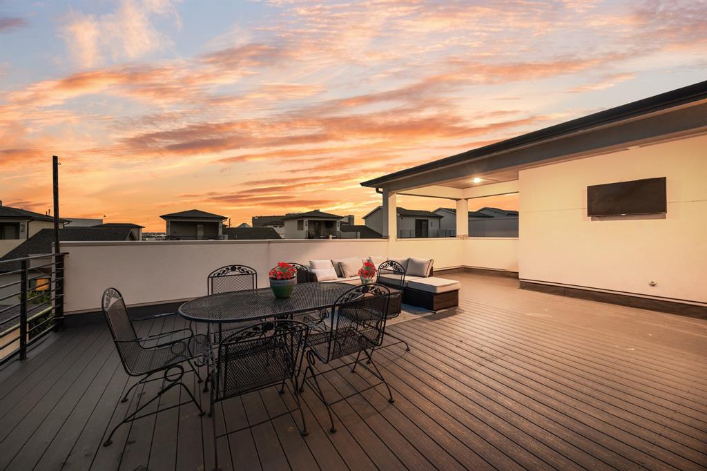 Thirty One Dallas Square #2 - Residential