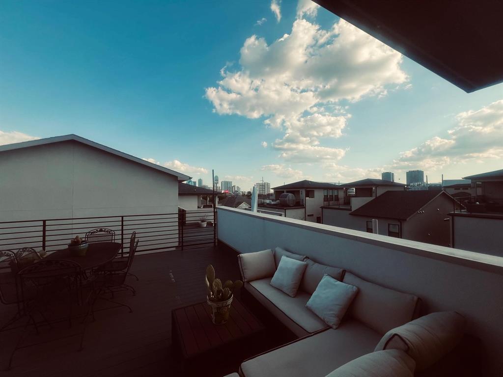 Thirty One Dallas Square #2 - Residential