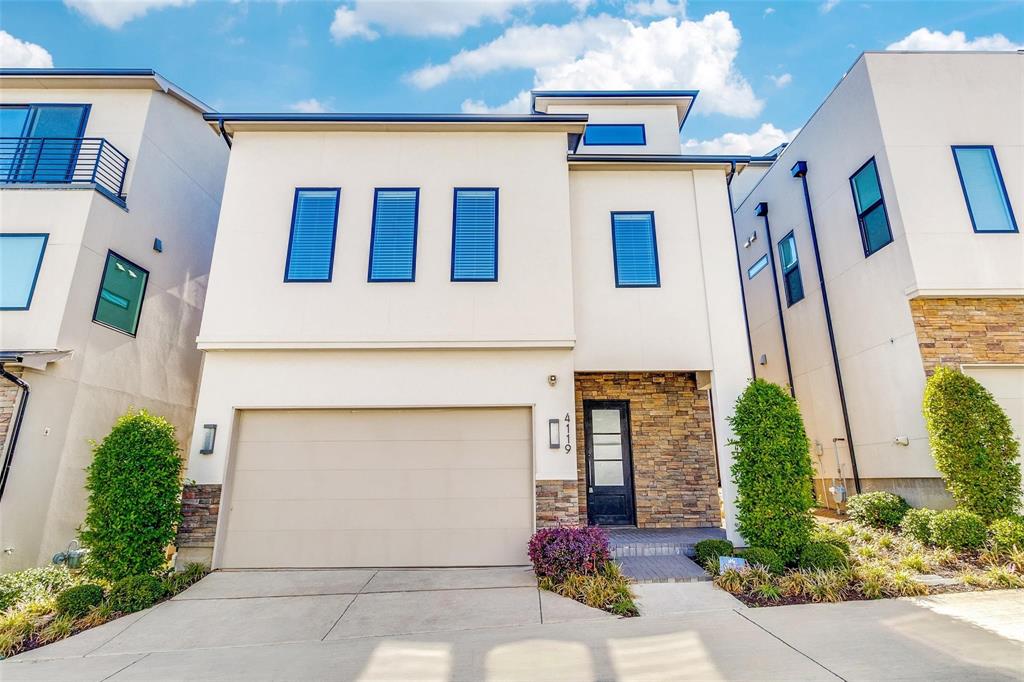 Thirty One Dallas Square #2 - Residential