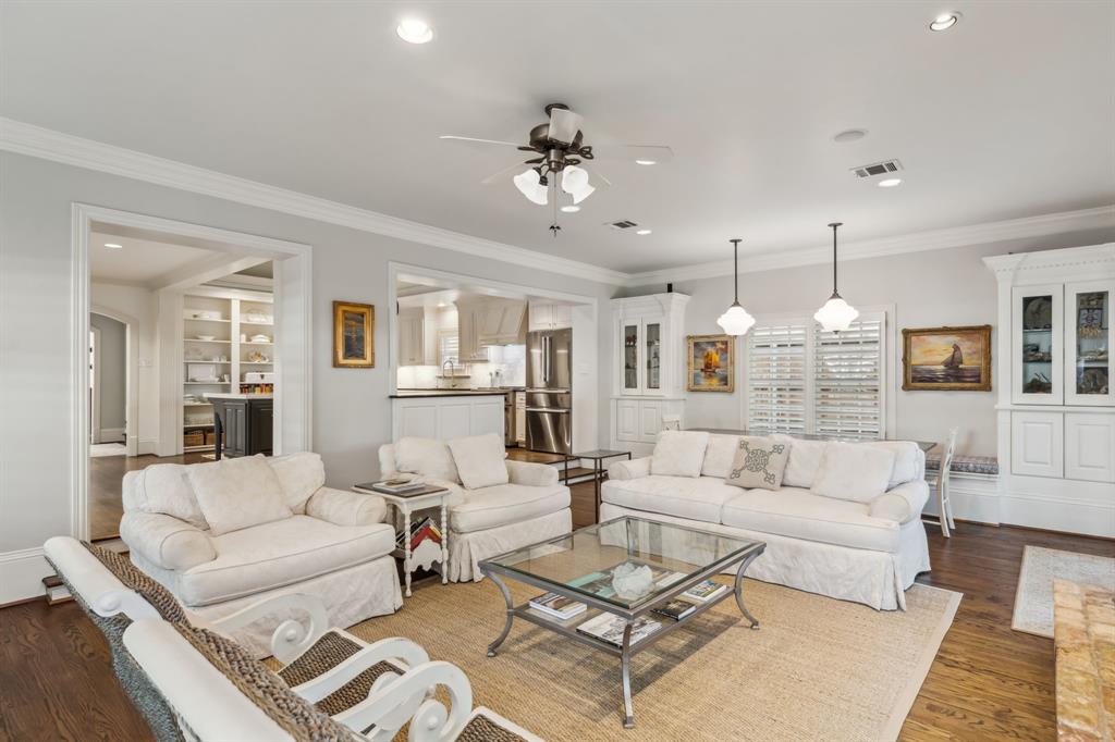 UNIVERSITY HIGHLANDS - Residential