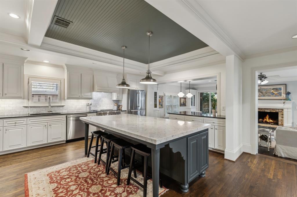 UNIVERSITY HIGHLANDS - Residential