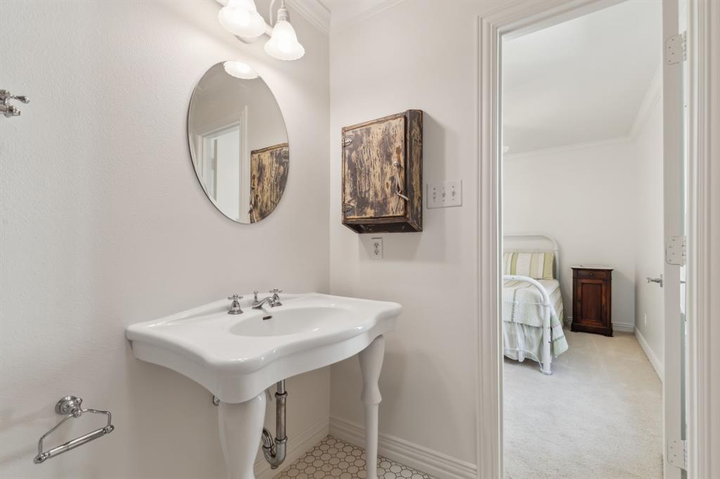 UNIVERSITY HIGHLANDS - Residential