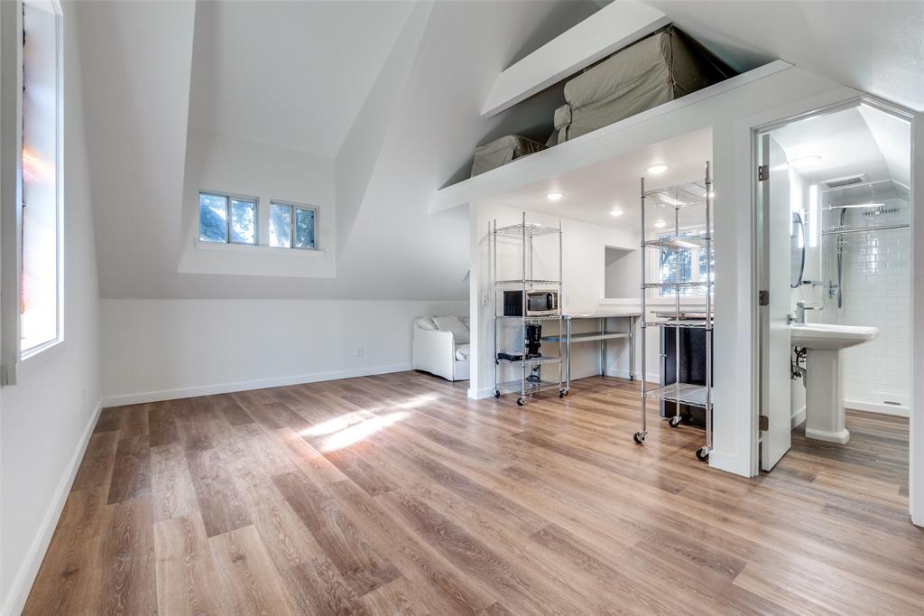 UNIVERSITY HIGHLANDS - Residential