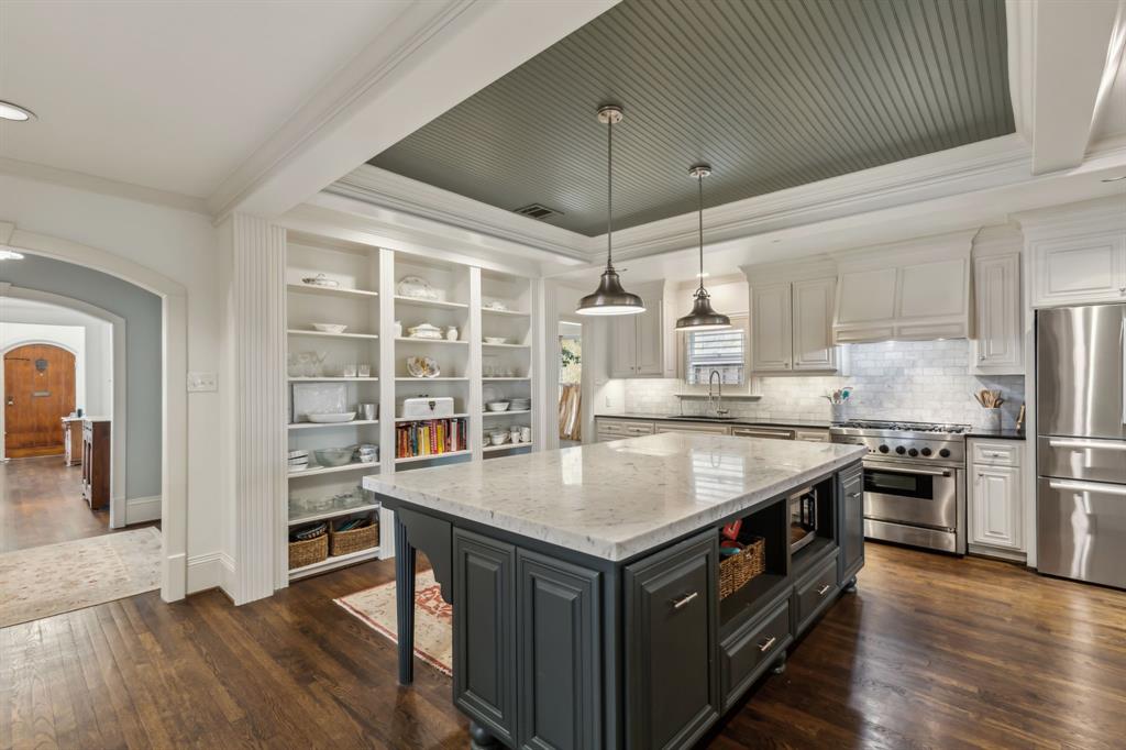 UNIVERSITY HIGHLANDS - Residential